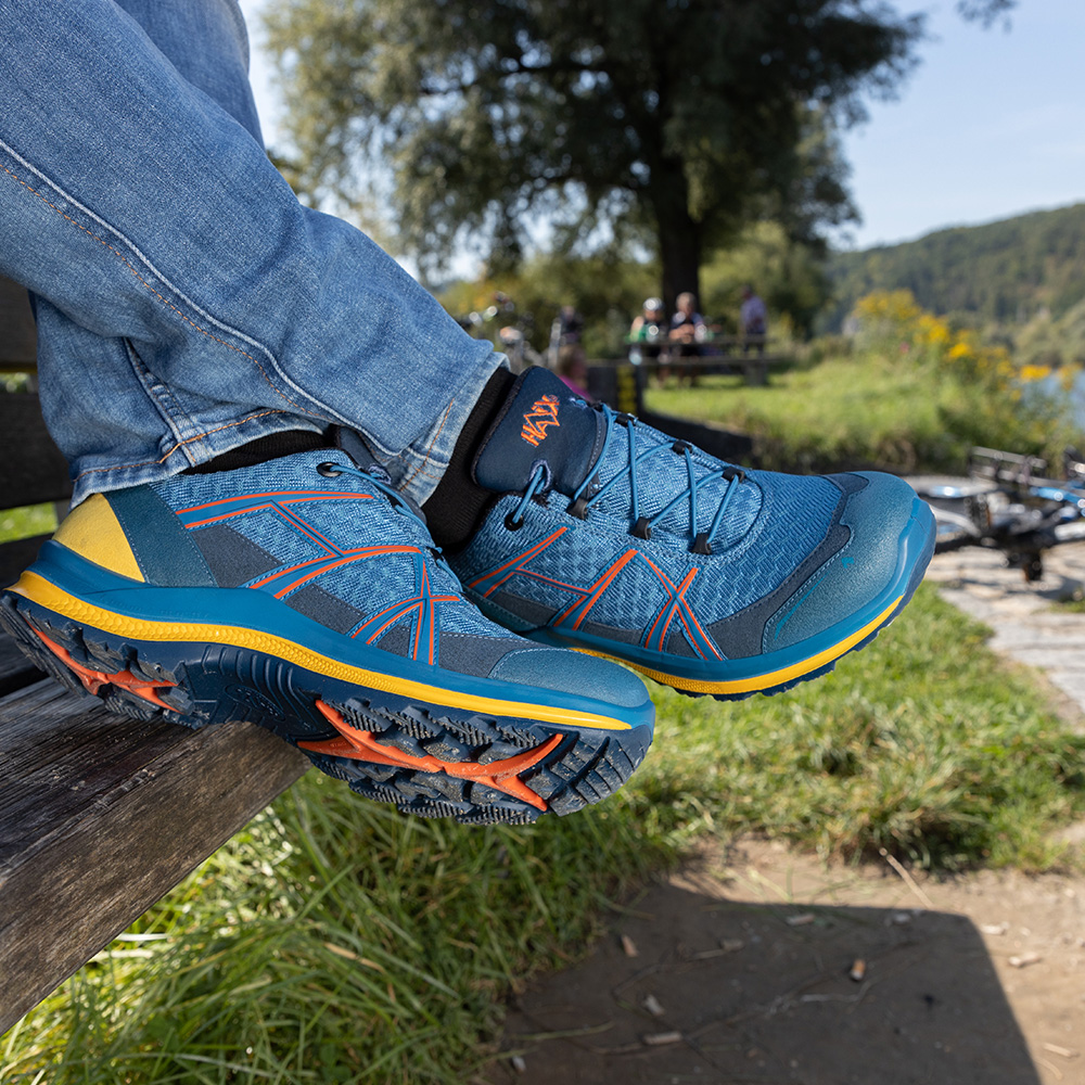 330104_black_eagle_adventure_2-2_gtx_low_cobalt-fire_act01_web 330104_black_eagle_adventure_2-2_gtx_low_cobalt-fire_act01_web01910