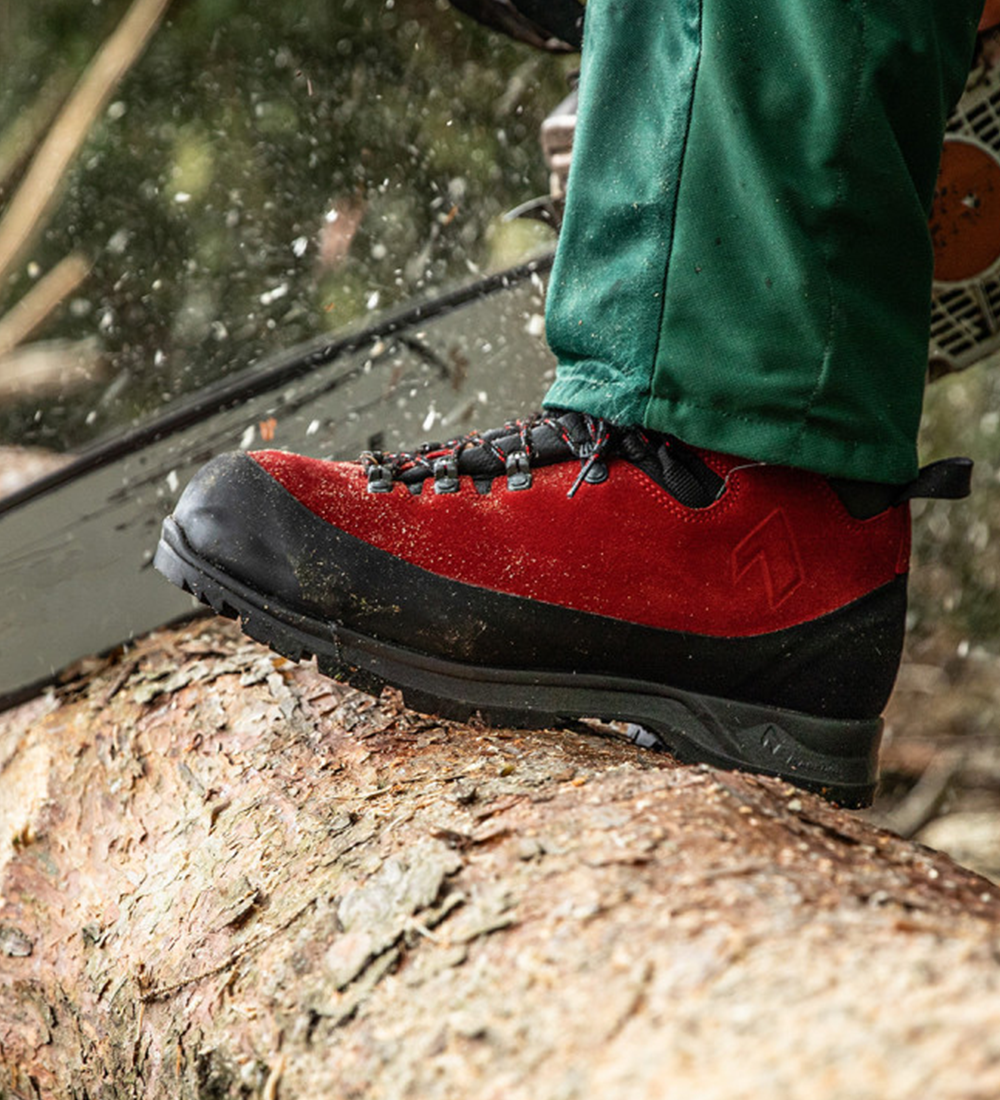 Protector-Forest-Mid-V8-action Protector-Forest-Mid-V8-action