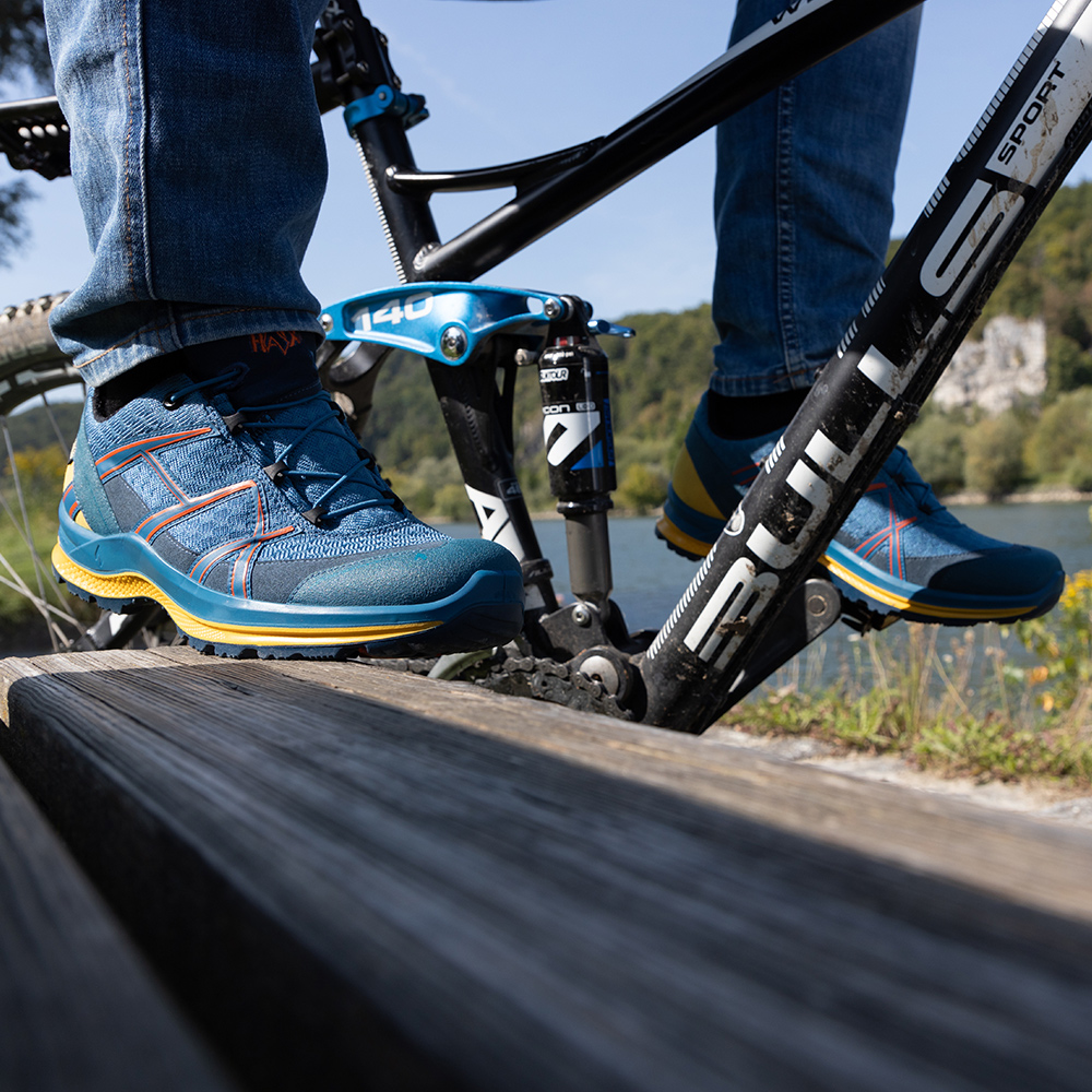 330104_black_eagle_adventure_2-2_gtx_low_cobalt-fire_act02_web 330104_black_eagle_adventure_2-2_gtx_low_cobalt-fire_act02_web01910